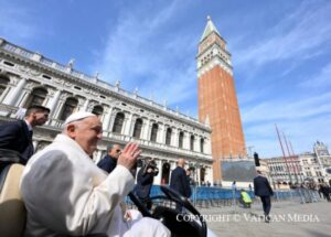 Papa Bergoglio nella sua vita alla città di Venezia (Foto Vatican Media)